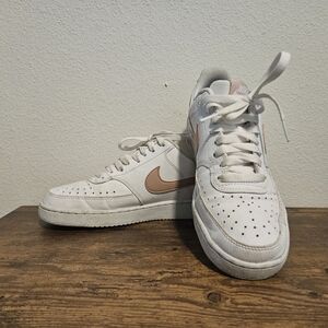Nike White and Pink Sneakers, Low Top Court 7.5